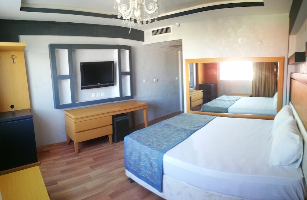 Unaten Hotel(16km Away From Izmir)