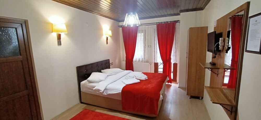 Abant Dort Mevsim Konagi(alkolsuz)(44km Away From Bolu)