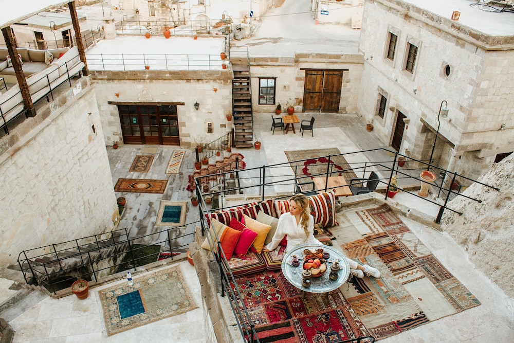 Artemis Cave Suites Adults Only