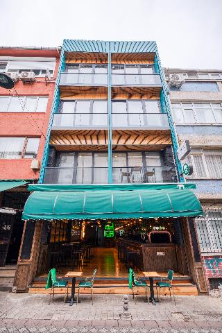 Elephant In The Room Hotel (17Km Away From Istanbul)