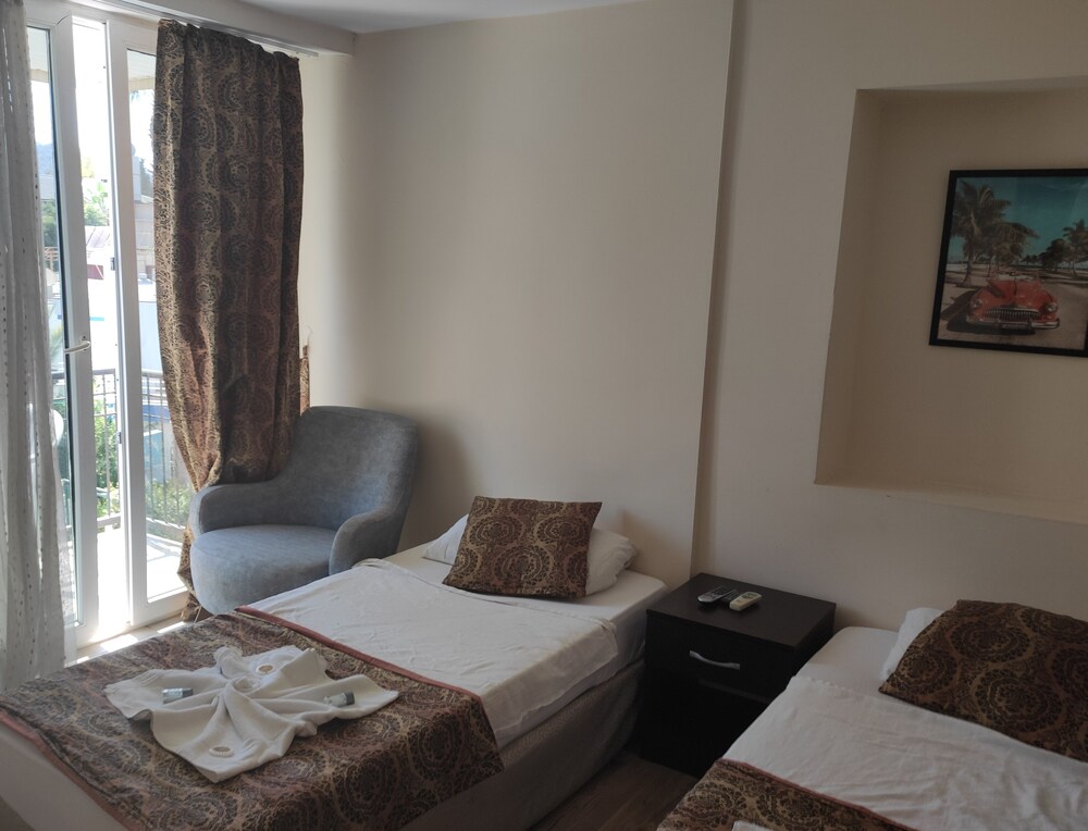 Romeo Beach Hotel (44 Km Away From Antalya)