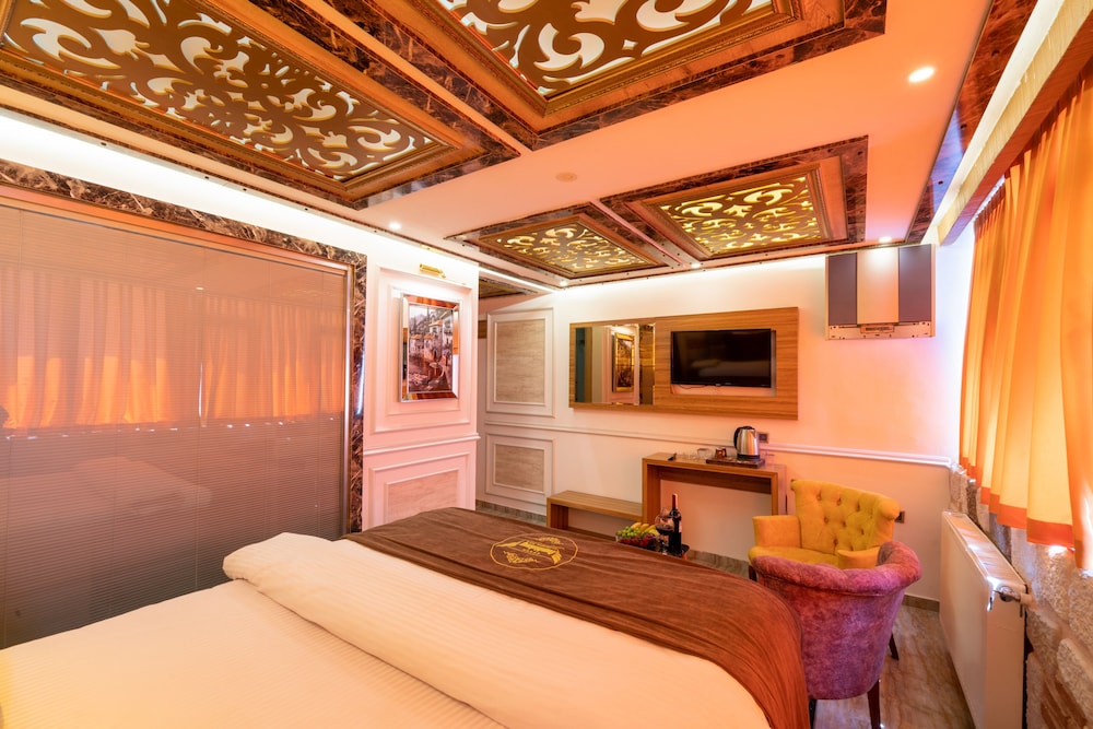 Holiday Business Hotel