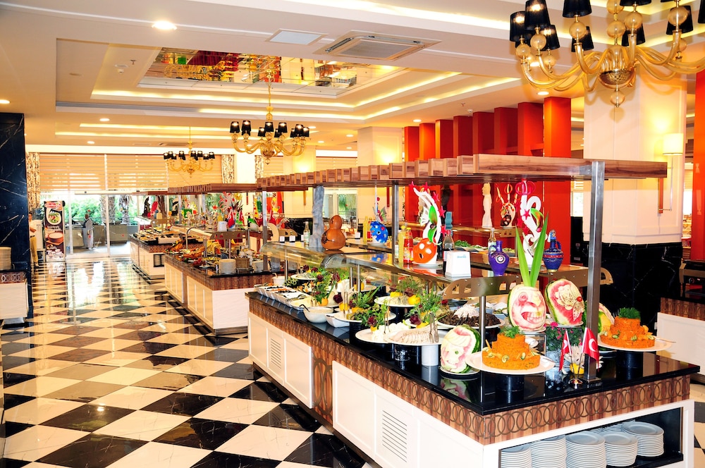 Royal Garden Select And Suite(120km Away From Antalya)