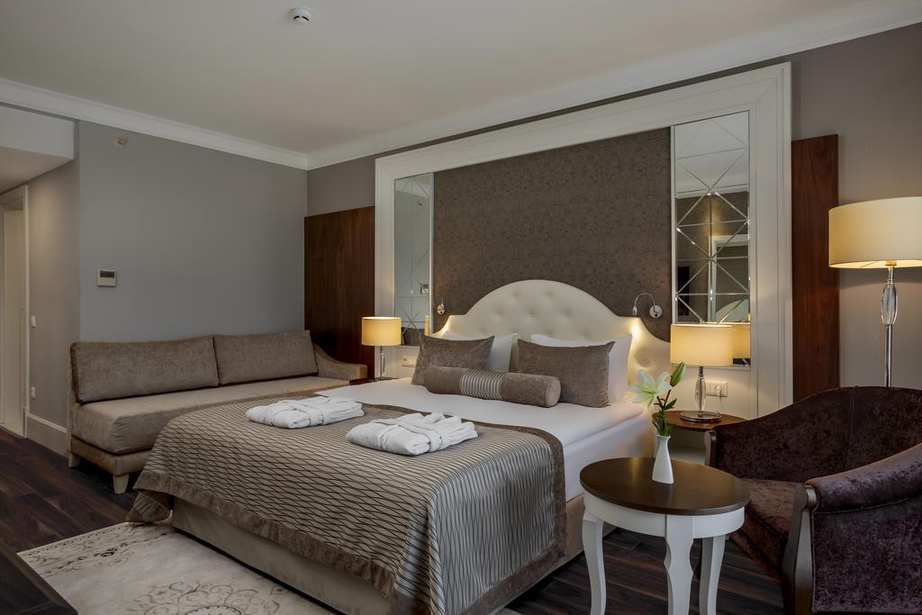 Sunis Efes Royal Palace Resort And Spa(67 Km Away From Izmir)