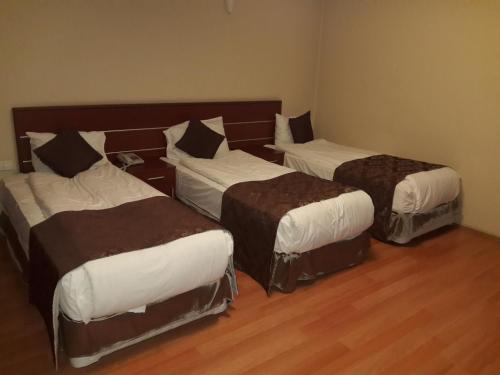 Siyav Hotel