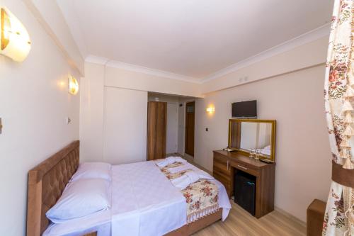 Reis Beach Hotel(also Known As Reis Beach Hotel And Restaurant)