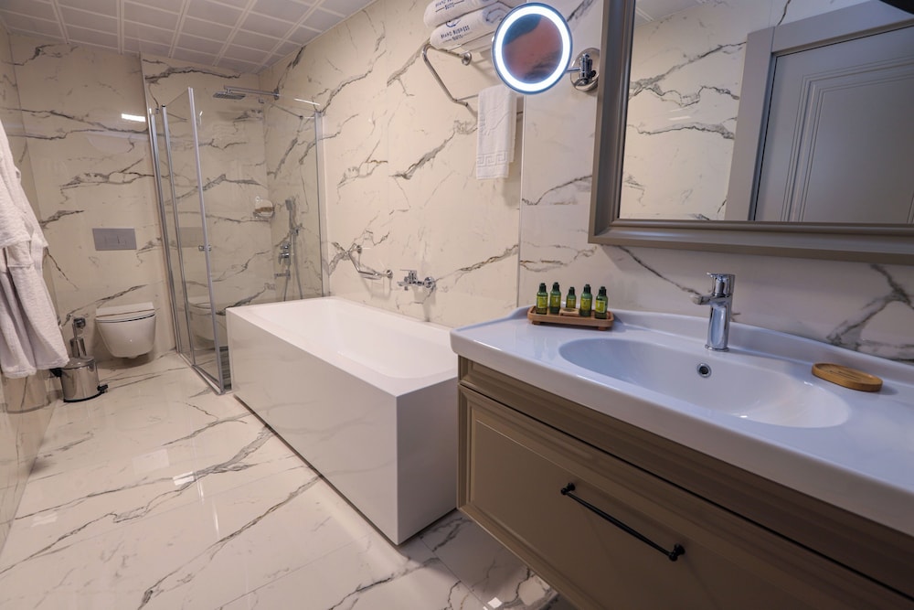 Brand Business Hotel(as Know As Brand Business Suits)(40km Away From Tekirdag)