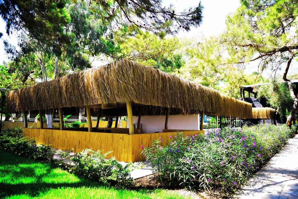 Bergiz Hotels And Resorts Kemer(36km Away From Antalya)
