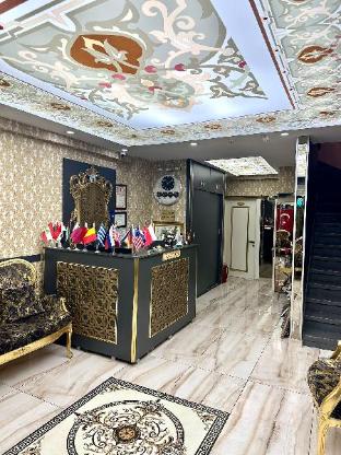 White Moon Hotel Suites