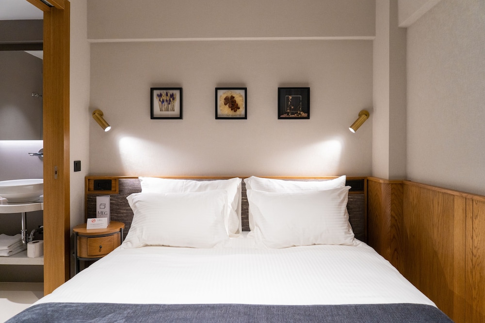 Meg Hotel