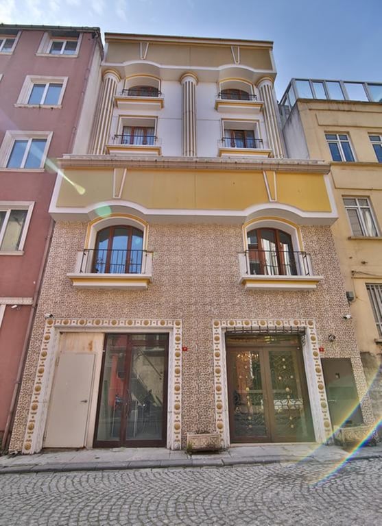 Queens Land Istanbul