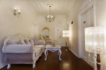 Lavin Suites Hotel