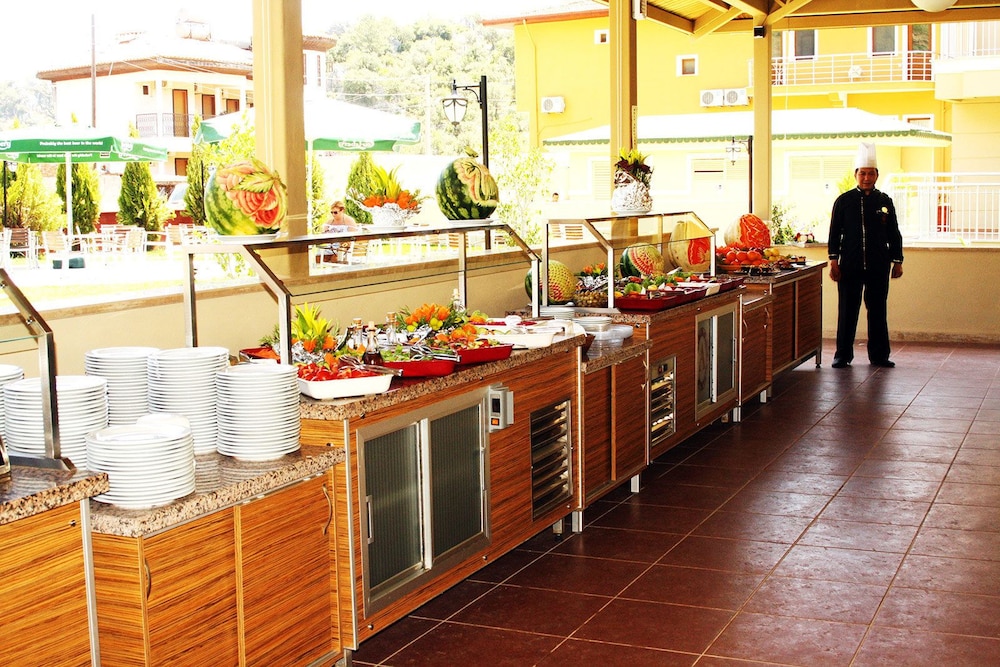 The One Club Hotel All Inclusive(97Km Away From Marmaris)