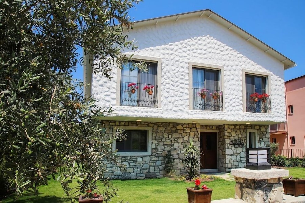 Huzurla Otel