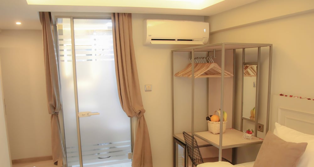 X Nellyi Boutique Hotel