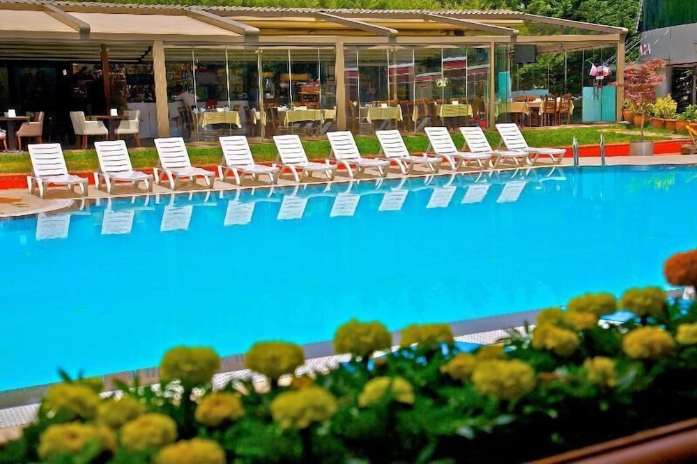 Gardan Hotel Beylikduzu (also Known As Gardan Hotel)(36km Away From Istanbul)