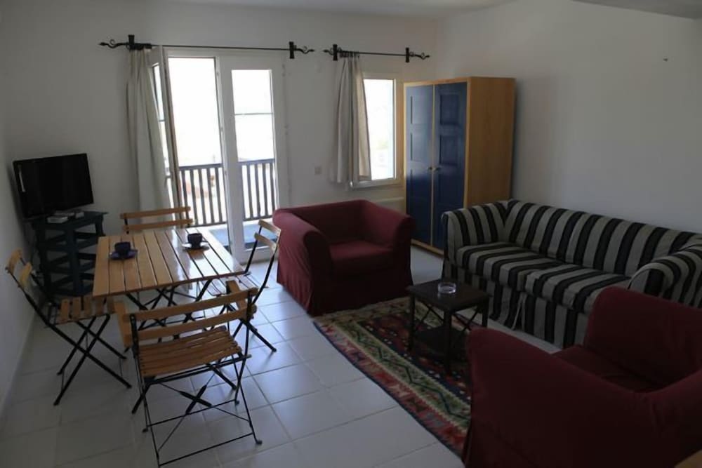 Emelce Apart(Reception From 2 Pm To 5 Pm)