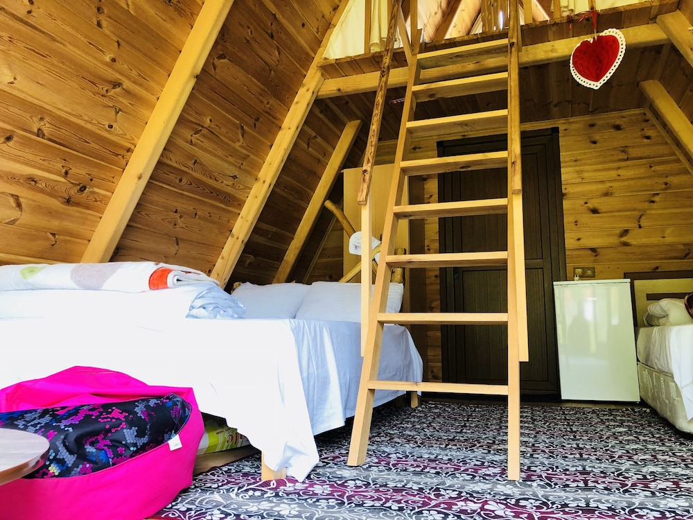 Tabiat Bungalows (limited Hours Front Desk Need To Contact Property In Advance) (61 Km Away From Rize)