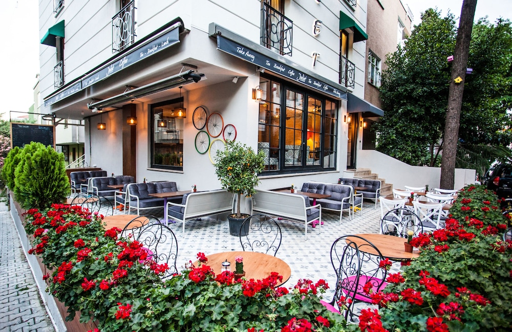 Juliet Rooms And Kitchen (15Km Away From Istanbul Center)