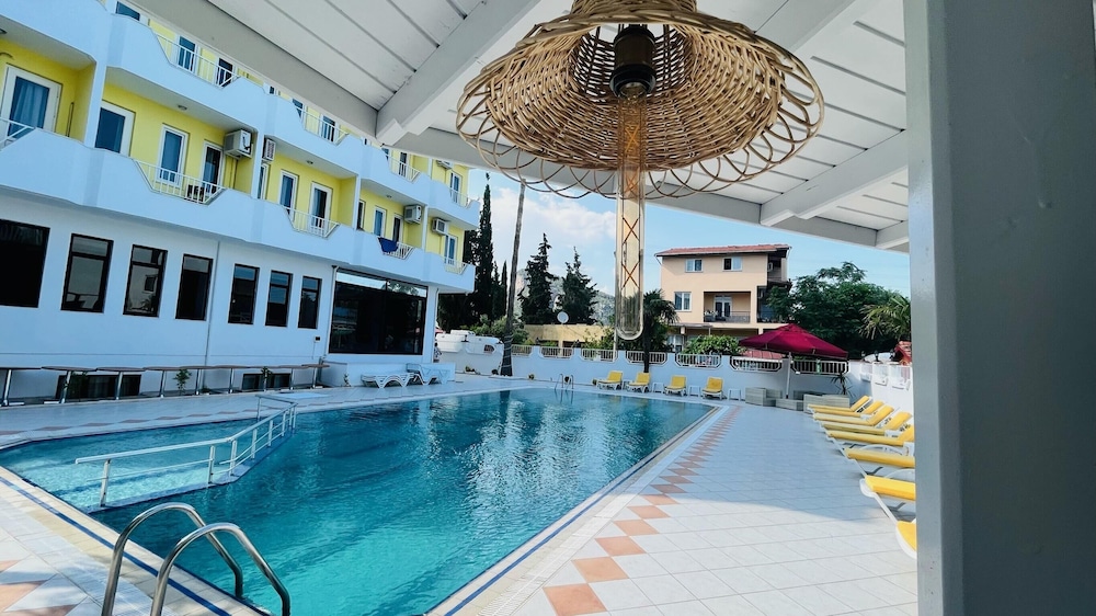 Akar Palace Resort Hotel (27km Away From Antalya)