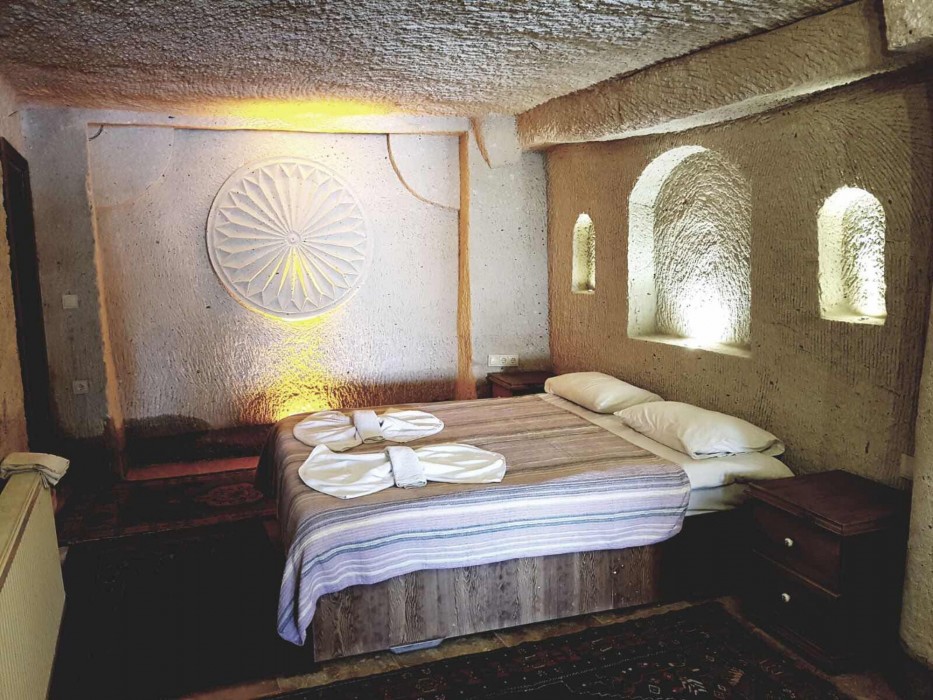 Sunset Cave (Also Known As Mysterious Cave Suites)