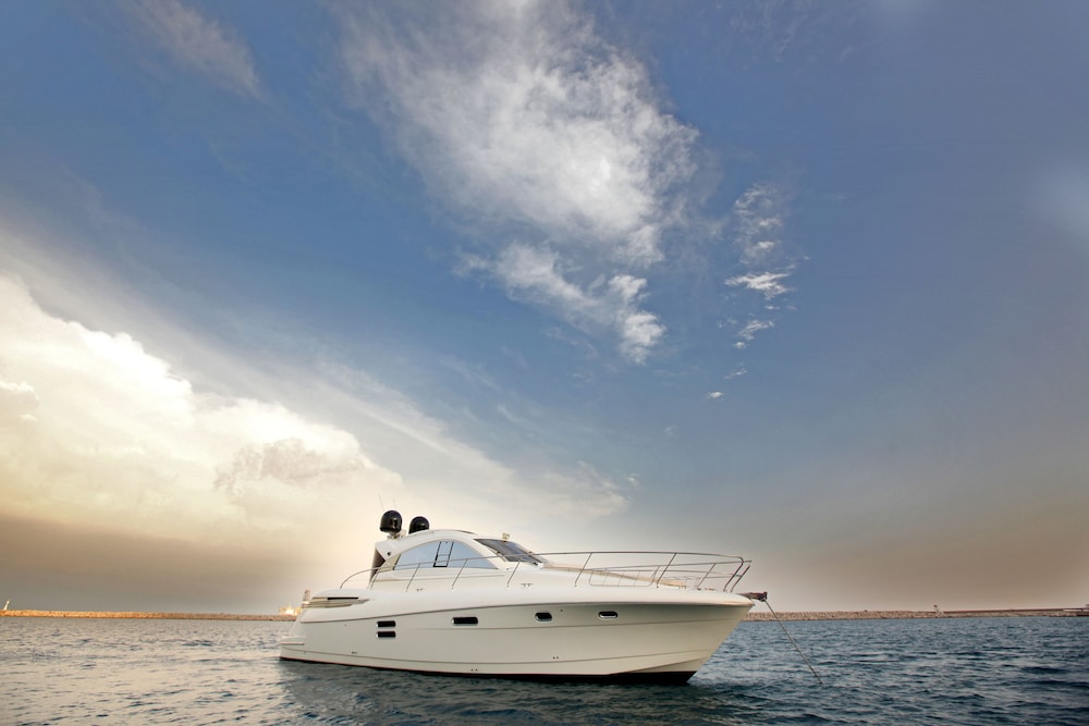 Ekimbey Yatch Hotel