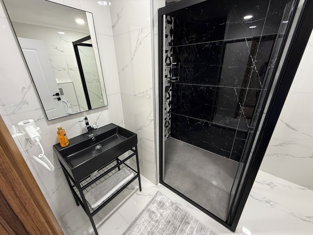 Guven Palace Suites