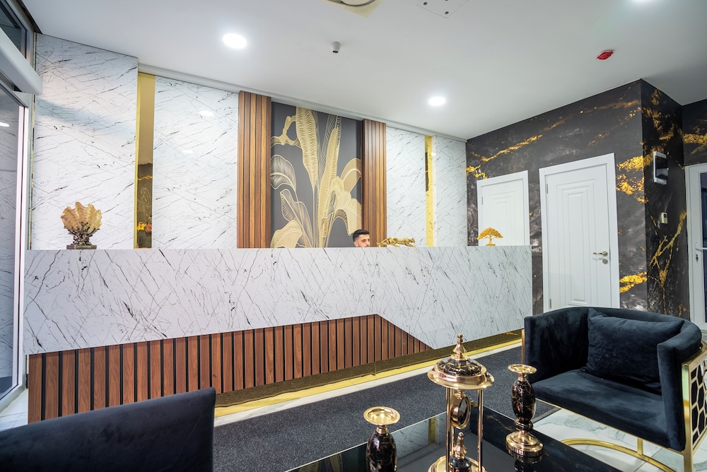 Wp White Palace Hotel(also Known As White Life Palace Hotel)