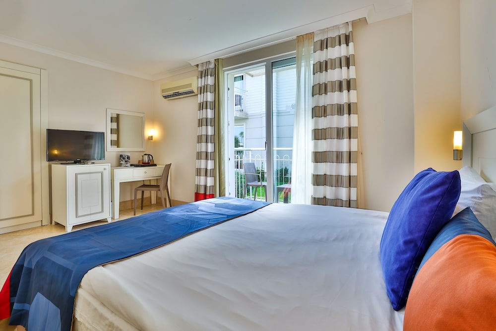 Crystal Boutique Comfort Collection(Also Known As Crystal Boutique Beach Resort)(50Km Away From Antalya)(Does Not Accept Men Onl