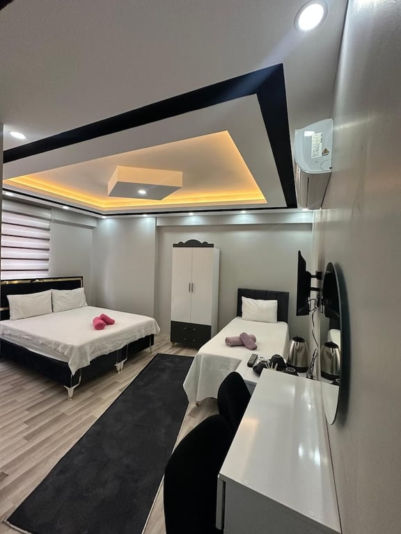 Sandra Hotel