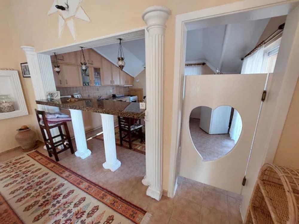 Dalyan Palace Villa (no Front Desk Contact The Property 5 Days In Advance)(89km Away From Marmaris)