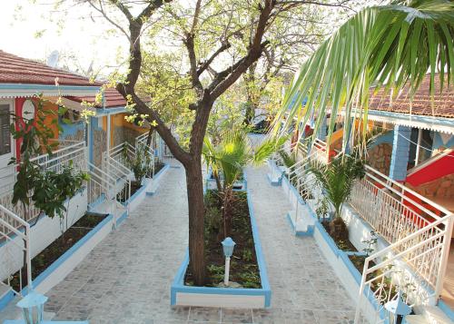 Side Temple Hotel (74km Away From Antalya)