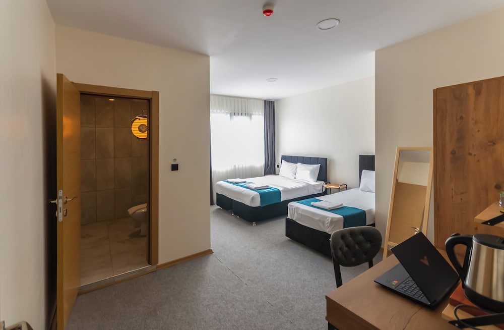 New Garden Airport Hotel(50km Away From Istanbul)