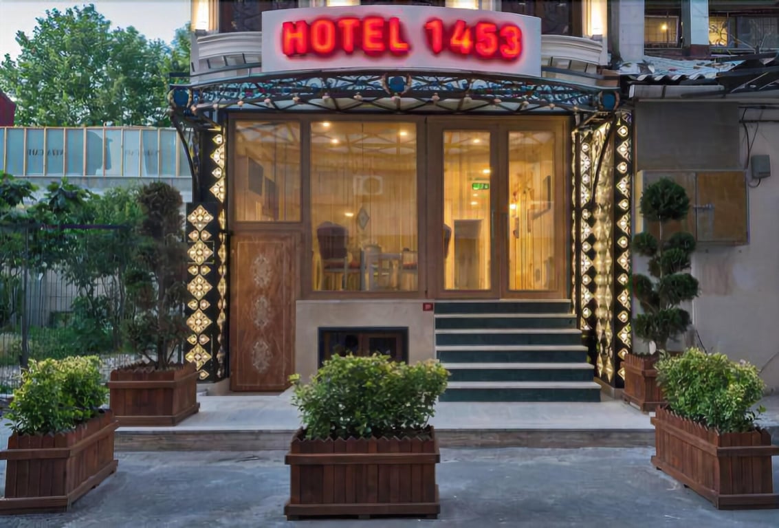 Hotel 1453