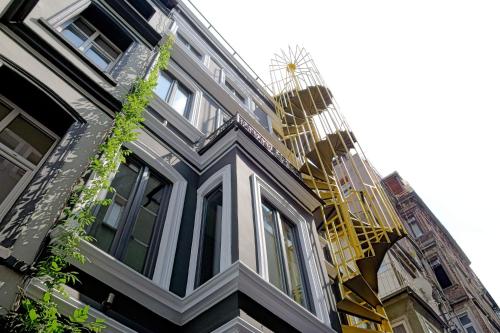 Izaz Lofts Apartment