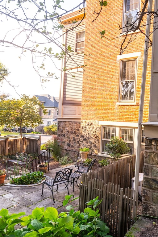 The Lafayette Inn(limited Front Desk Contact To Property 7 Days In Advance)