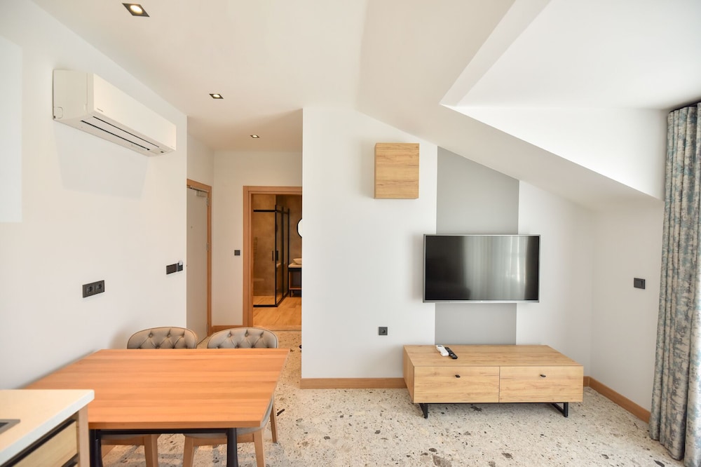 Avilia Suites (The Front Desk Is Open Daily From 10:00 Am 5:00 Pm)