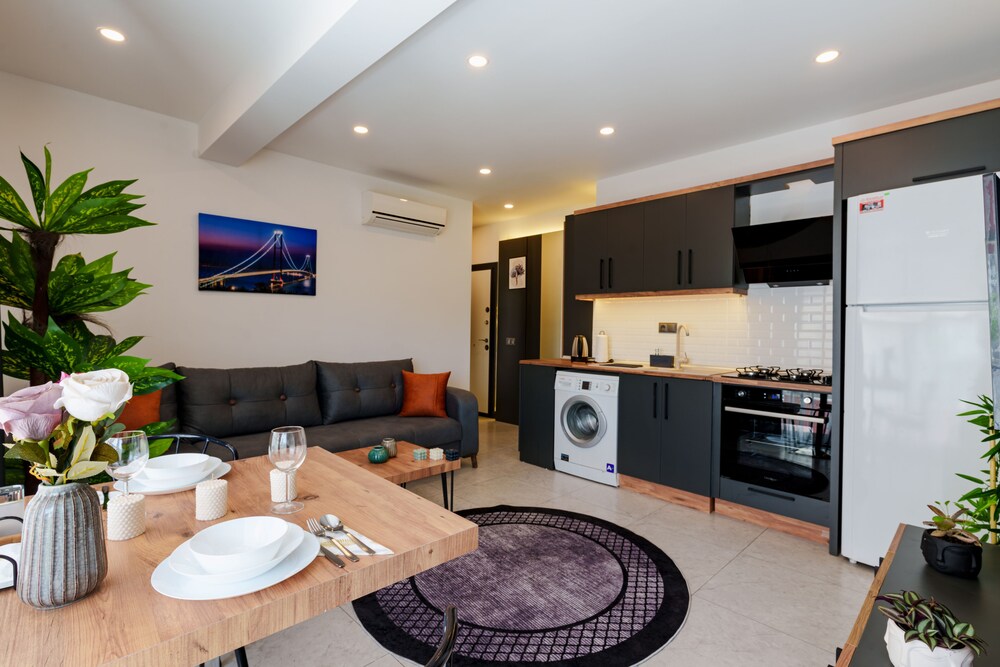 Mrt Suites Lara (16Km Away From Antalya)