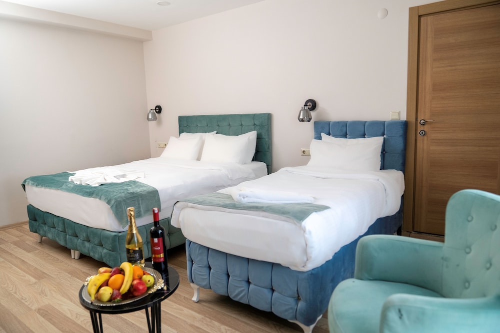 Loss Hotel(34km Away From Istanbul)