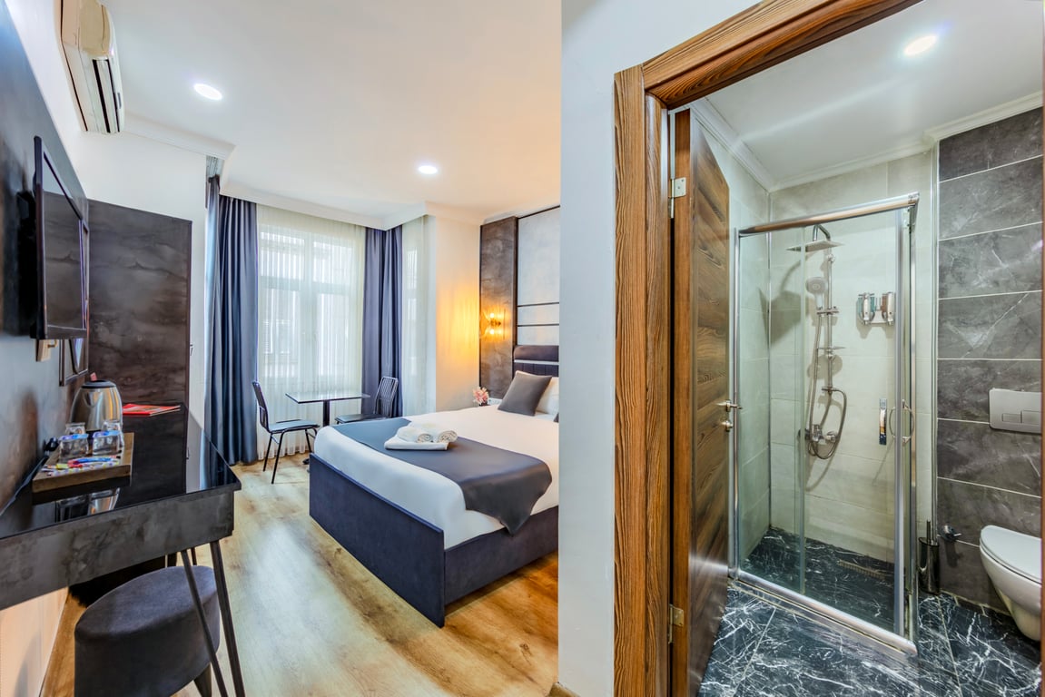 La Pazza Suites