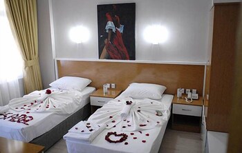 Butik Isabel Hotel (60 Km Away From Antalya)