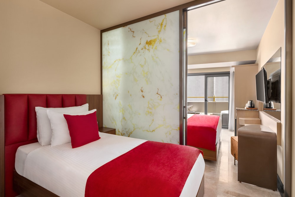 Ramada By Wyndham Istanbul Pera(Formerly Peak Hotel)
