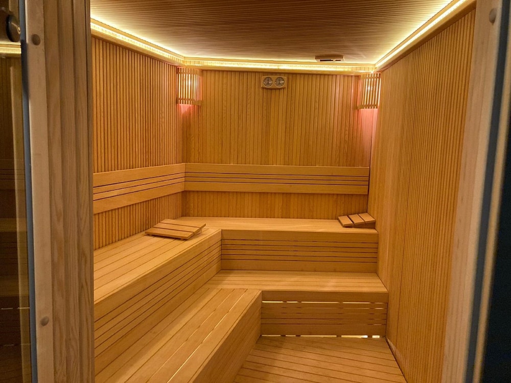 Martinenz Residence (No Front Desk Need To Contact Property 5 Days In Advance)