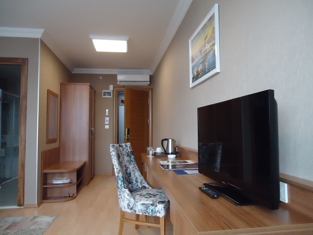 Golden Lounge Hotel (40 Km Away From Istanbul)