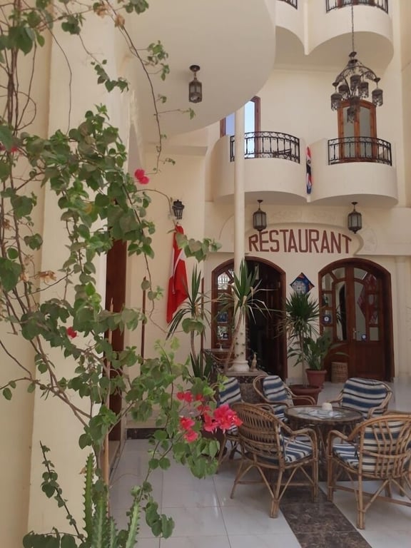 Alhambra Hotel(23km Away From Luxor)