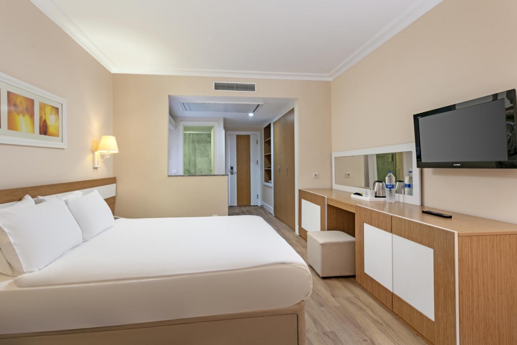 Dobedan World Palace Hotel (Ex Brand Alva Donna World Palace) (50 Km Away From Antalya)