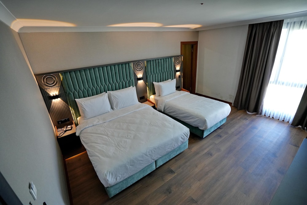 Shelton Airport Otel (37Km Away From Istanbul)