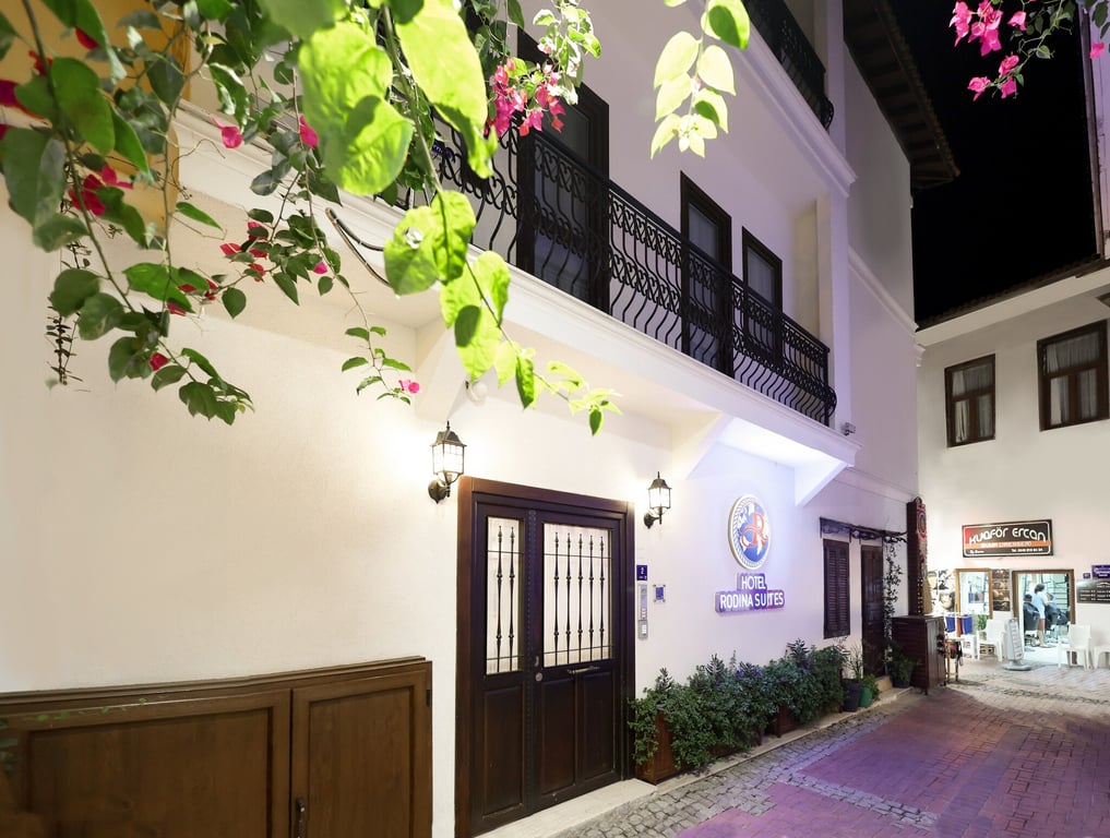 Rodina Suites Hotel
