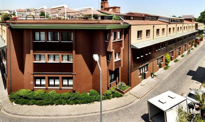 Amadeus Hotel