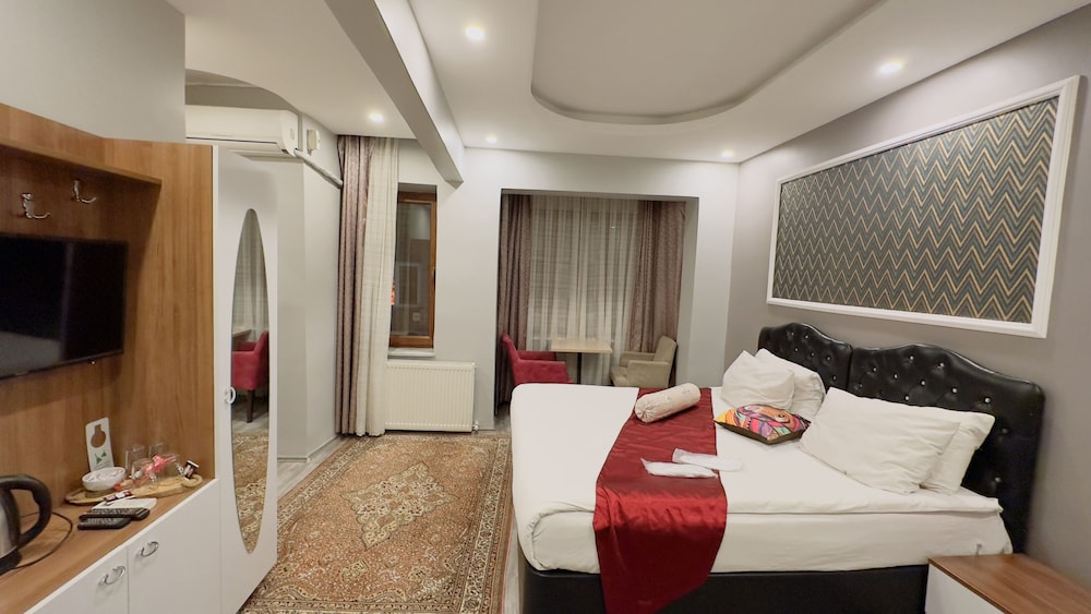 Mitra Downtown Hotel (The Reception Is Open 24 Hours)